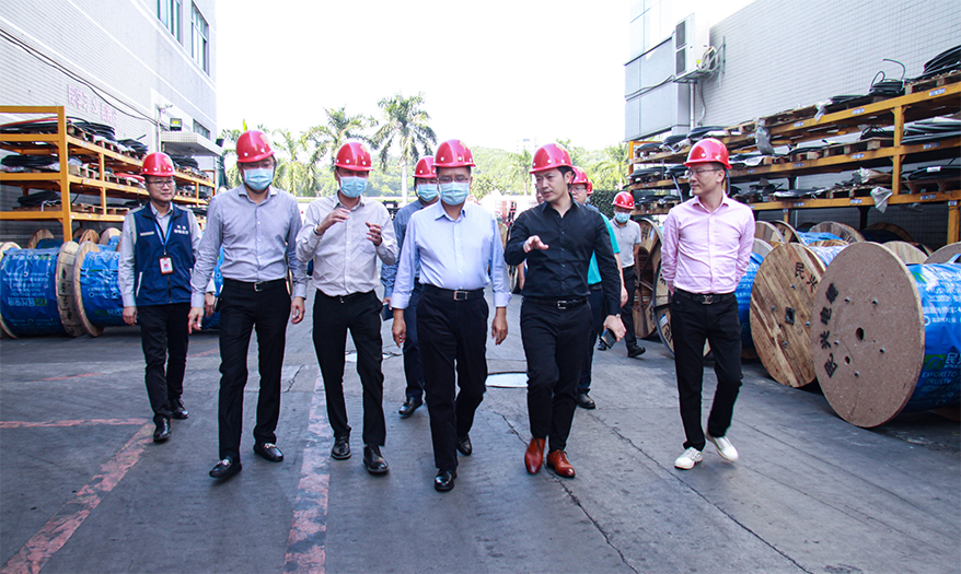 凤岗镇委书记张耀洪一行视察AG尊时凯龙人生就电缆